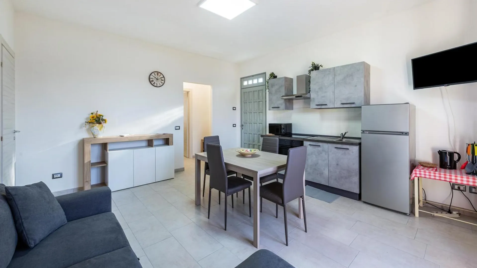 Al Porto Balcony Close To The Lake Apartment San Felice del Benaco